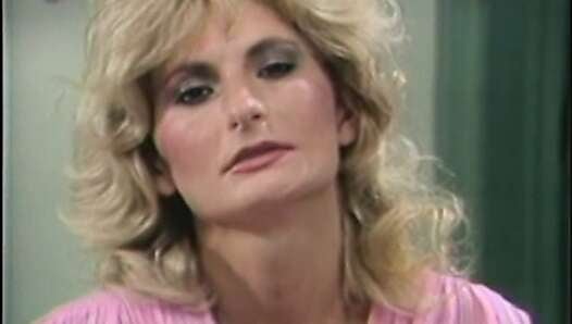 Horny Stud Rams His Throbbing Cock Up Blonde Babe’s Pussy